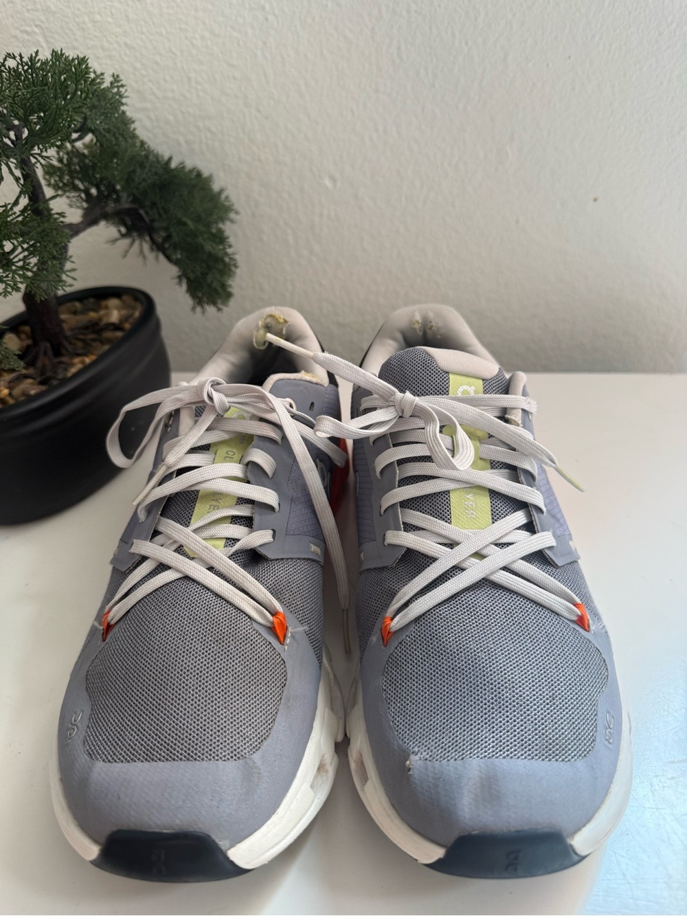 On Running cloudflyer 4 Men size 9 Athletic Shoes — Gray with Orange Accents - Picture 3 of 13